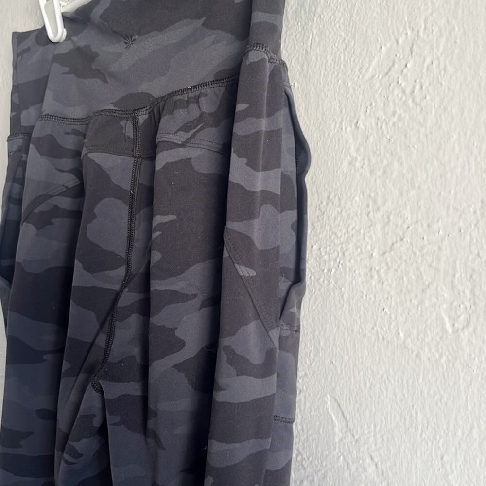 Athleta Salutation Camo Joggers.  Size XS - Picture 4 of 6